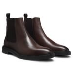 Chelsea boots in polished leather with signature stitching, Dark Brown