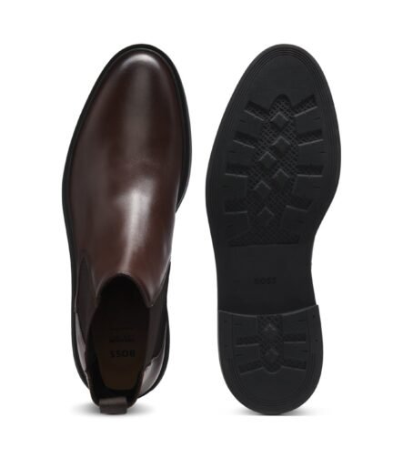 Chelsea boots in polished leather with signature stitching, Dark Brown